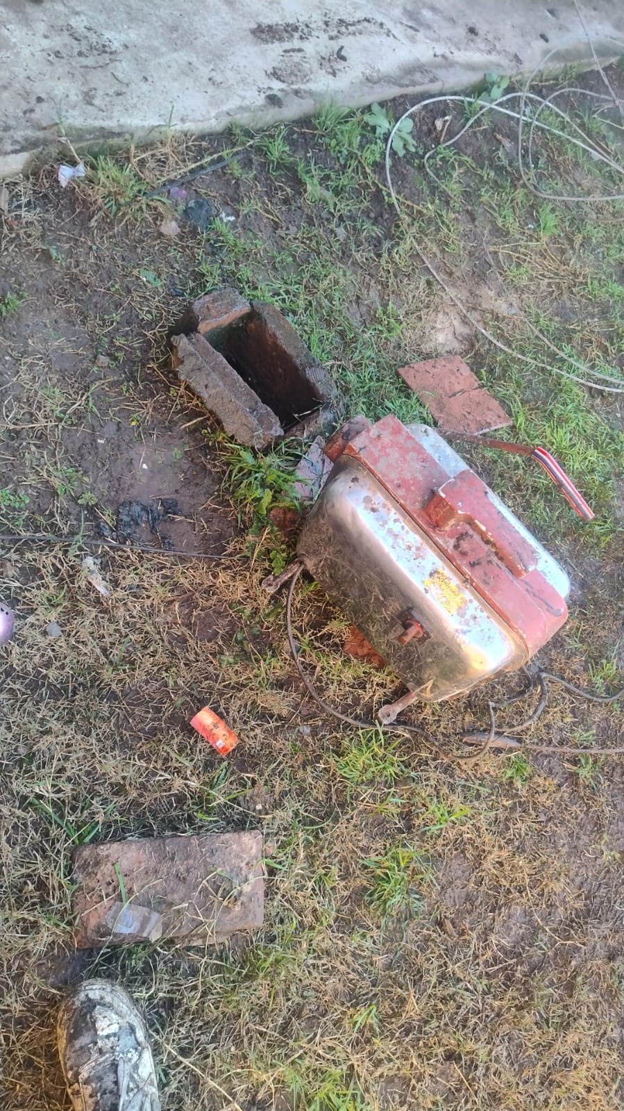 Trabajo técnico de desobstrucción de cañerías en Villa Adelina
